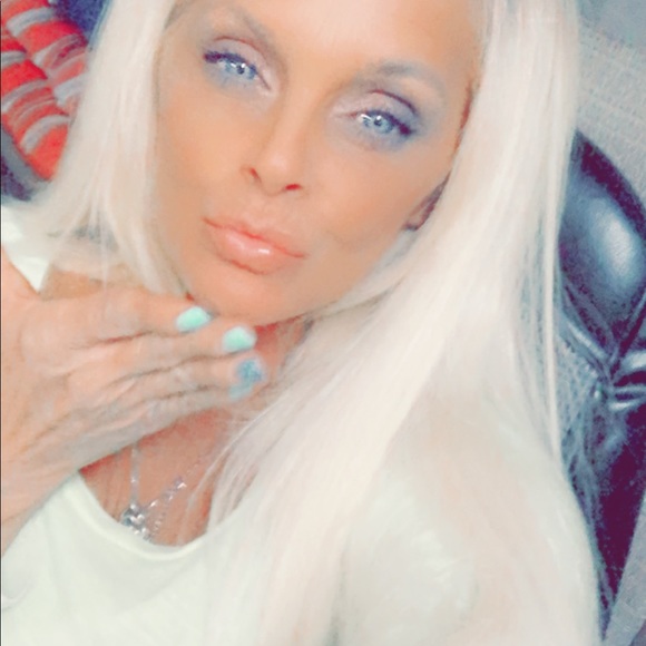 Meet your Posher, Amy - Picture 2 of 5